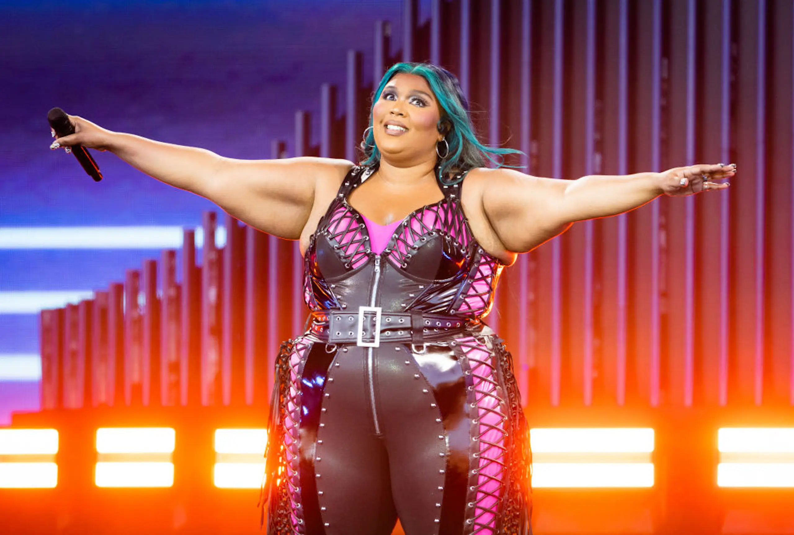 Lizzo reveals pictures of weight gain as she shares powerful message