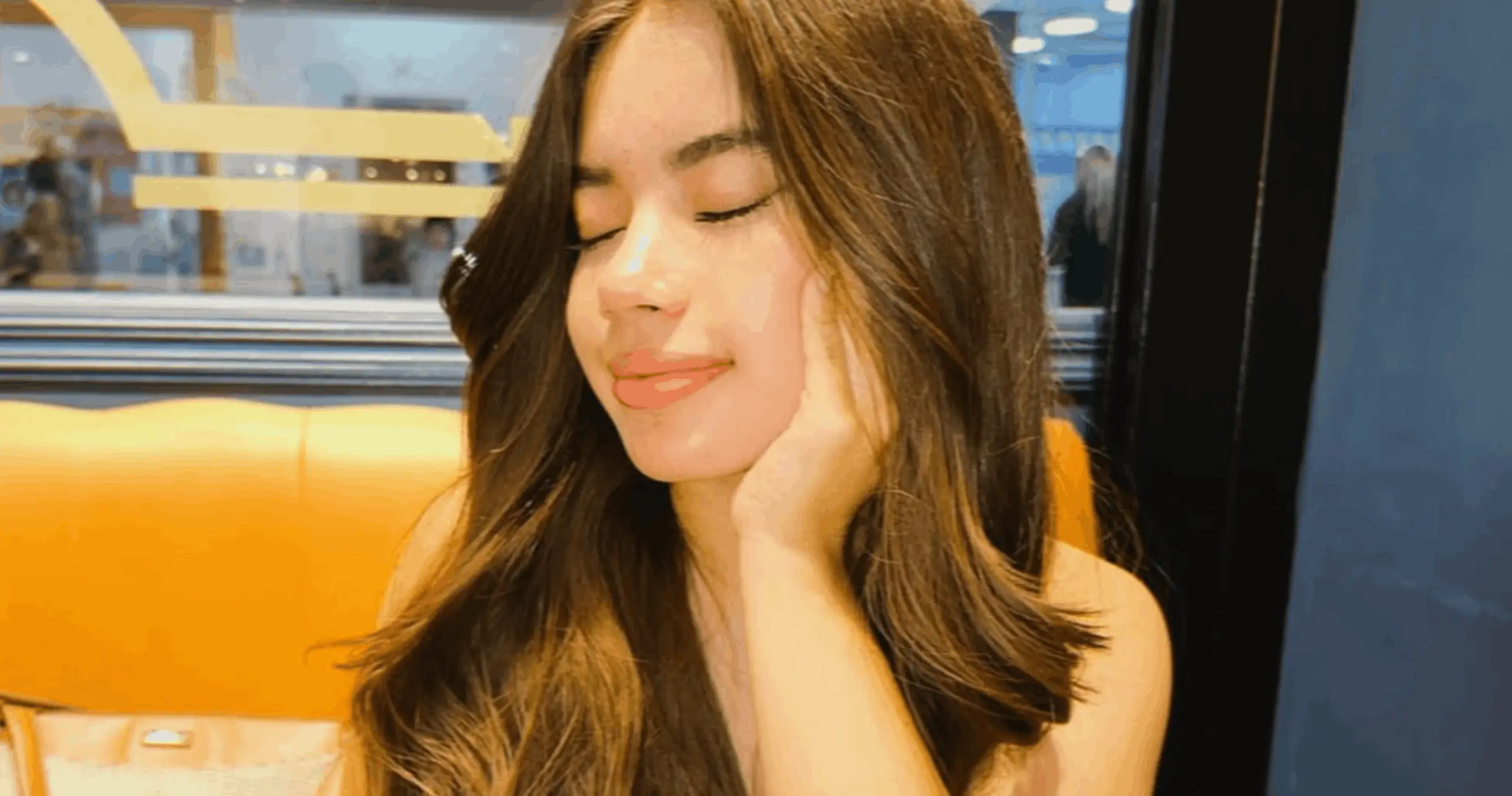 Details emerge after 17-year-old beauty influencer dies in helicopter crash alongside her mom and grandma