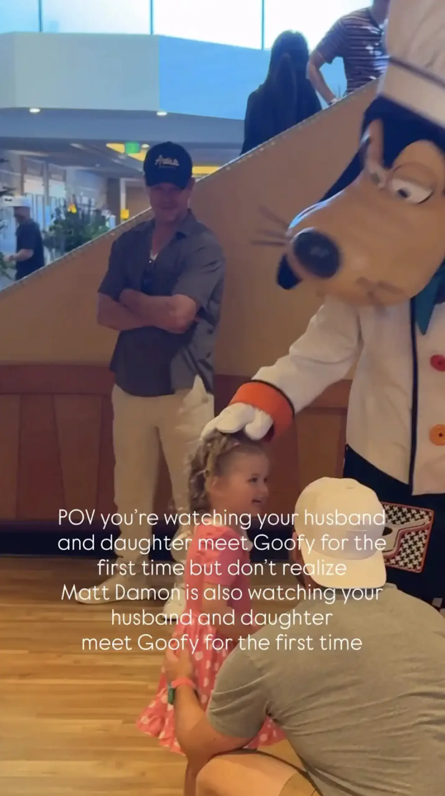 Family fails to notice A-list actor at Disneyland during child's encounter with Goofy