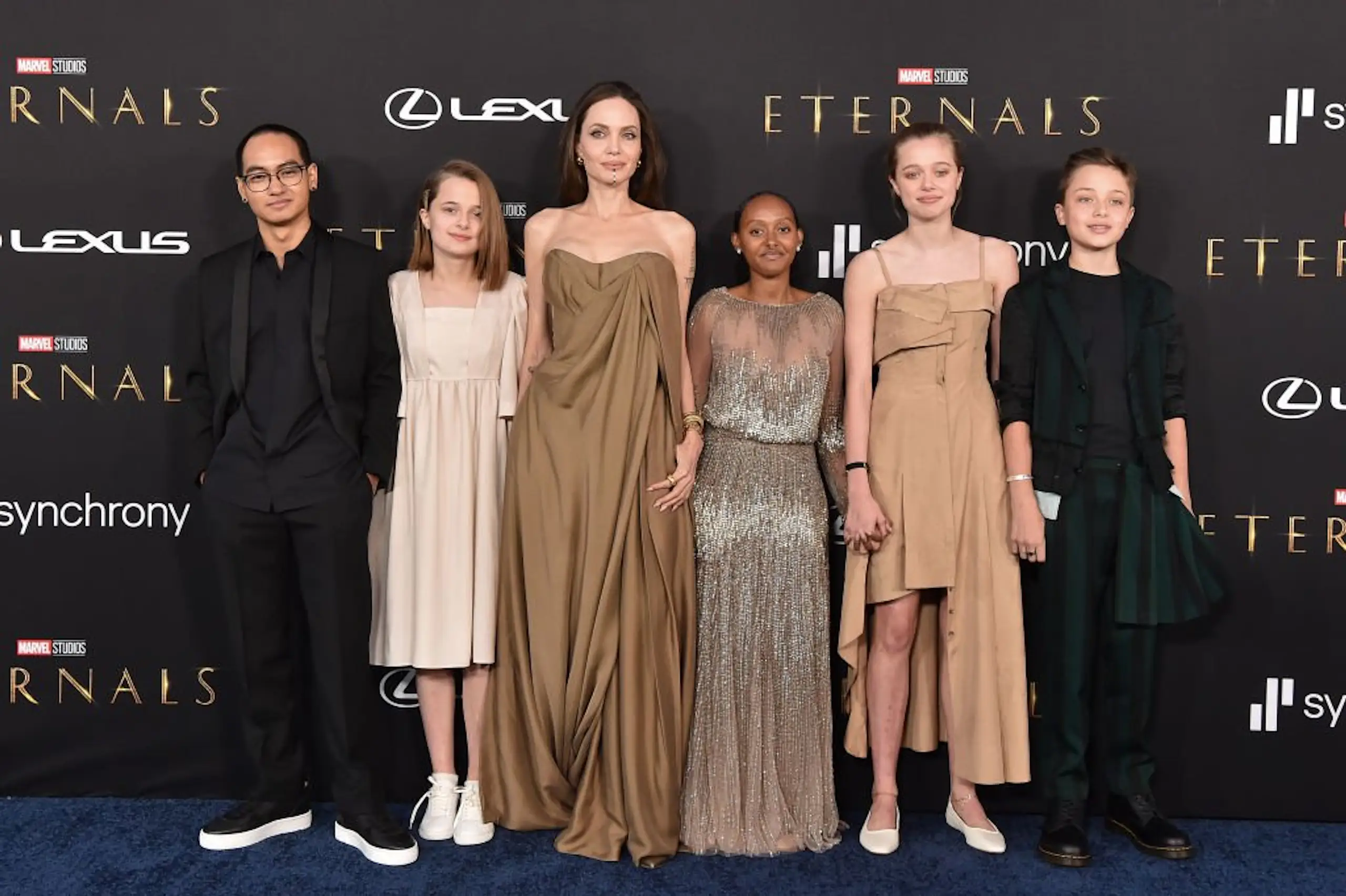 Maddox Jolie-Pitt, Vivienne Jolie-Pitt, Angelina Jolie, Knox Jolie-Pitt, Shiloh Jolie, and Zahara Jolie-Pitt in 2021. Credit: Axelle/Bauer-Griffin/Getty