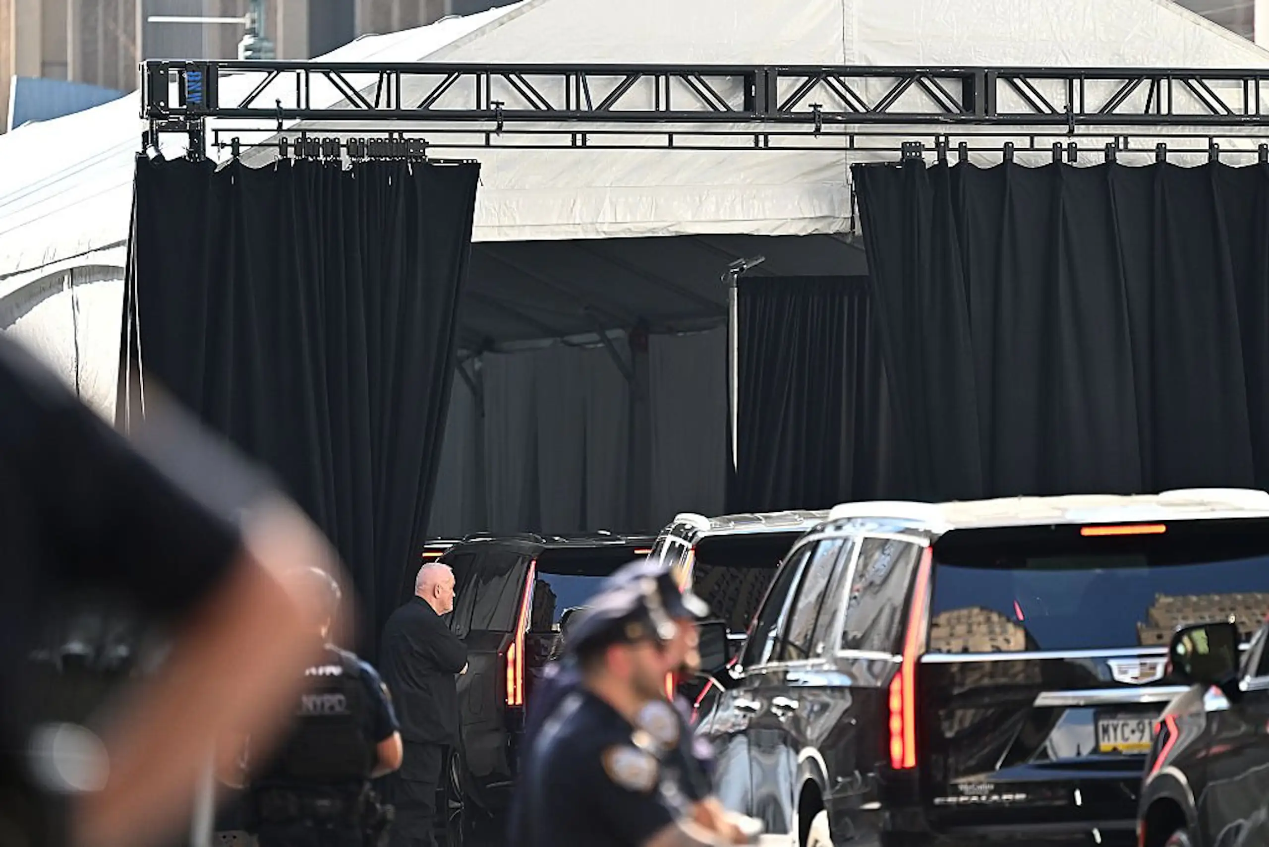Several blacked-out SUVs could be seen in the area, with one believed to be carrying bride Taylor Swift. Credit: Roy Rochlin/Getty Images